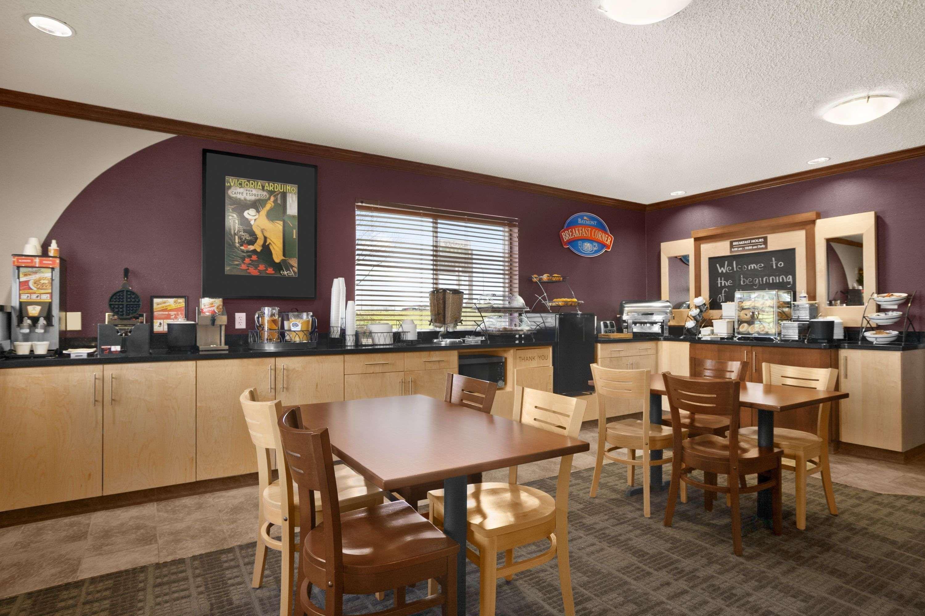 فندق Baymont By Wyndham Golden/Red Rocks لاكيووود، لوس أنجليس، كاليفورنيا المظهر الخارجي الصورة