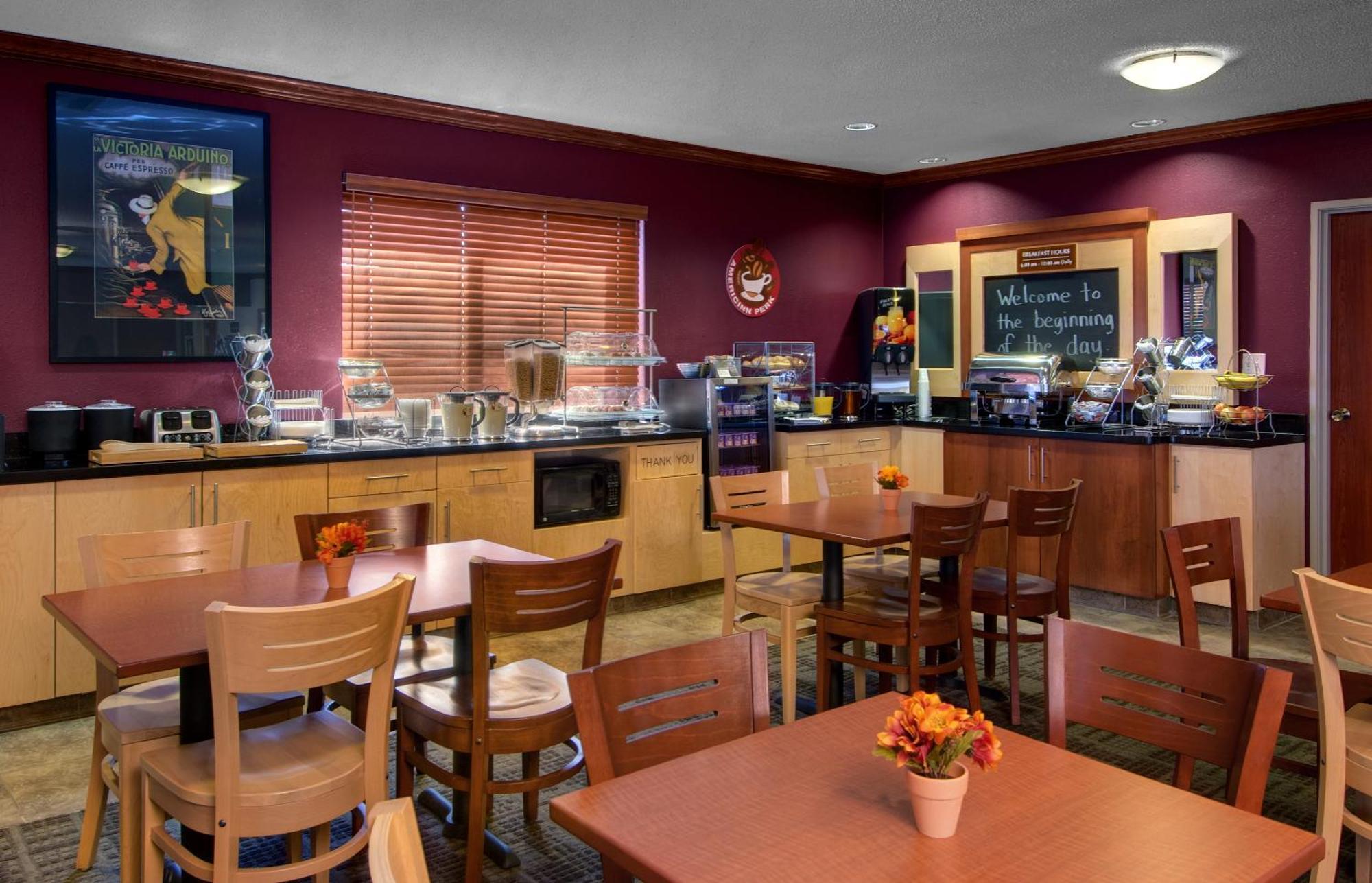 فندق Baymont By Wyndham Golden/Red Rocks لاكيووود، لوس أنجليس، كاليفورنيا المظهر الخارجي الصورة