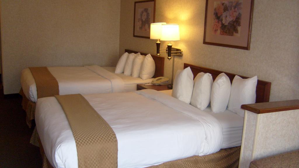 فندق Baymont By Wyndham Golden/Red Rocks لاكيووود، لوس أنجليس، كاليفورنيا المظهر الخارجي الصورة